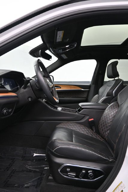 Used 2022 Jeep Grand Cherokee Summit AWD/4WD image 9
