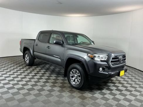 Used 2019 Toyota Tacoma SR5 AWD/4WD image 3