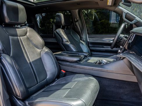 Used 2022 Jeep Wagoneer Series III w/ Premium Group I AWD/4WD image 35
