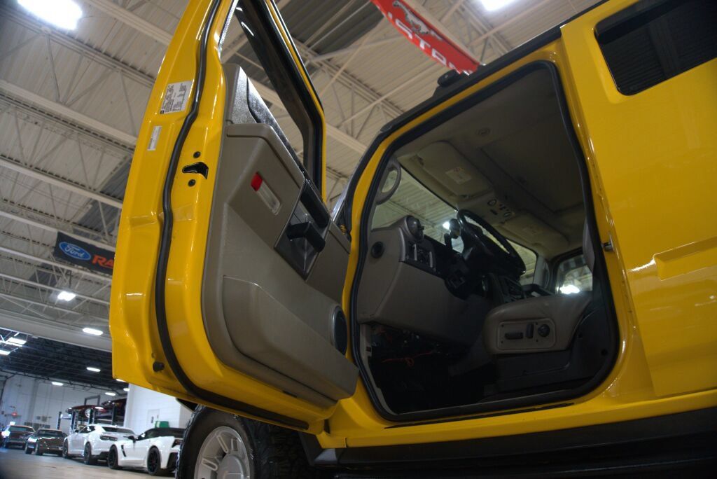 Used 2003 HUMMER H2 w/ Preferred Equipment Group AWD/4WD image 38