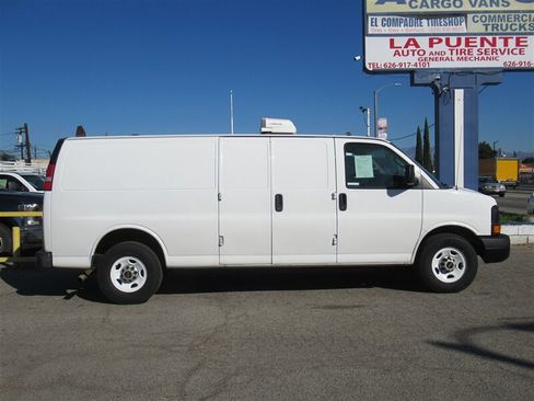 Used 2016 GMC Savana 3500 Extended image 2