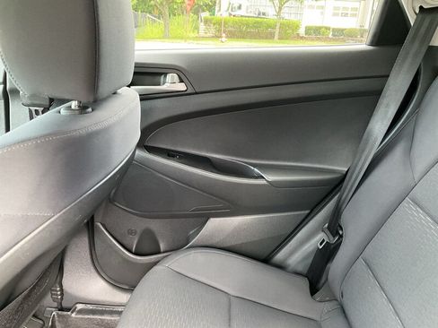 Used 2019 Hyundai Tucson SE AWD/4WD image 16