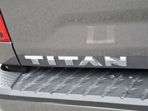 Used 2021 Nissan Titan SV w/ SV Convenience Package image 30