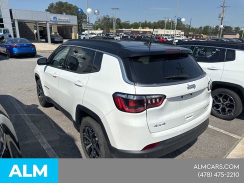 Used 2025 Jeep Compass Limited AWD/4WD image 12