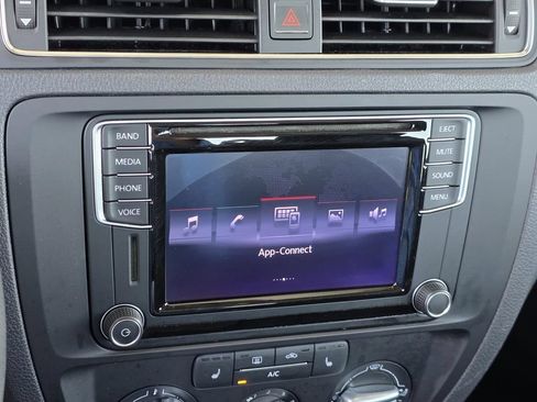 Used 2016 Volkswagen Jetta SE FWD image 12