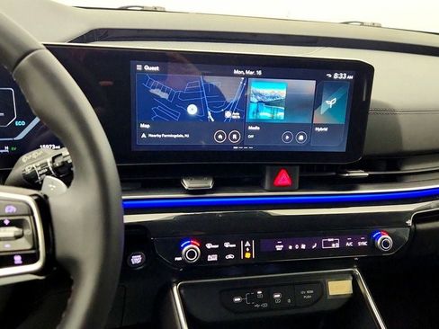 Used 2025 Kia Carnival SX Prestige image 17