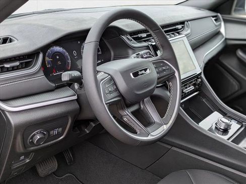 New 2025 Jeep Grand Cherokee Laredo w/ Luxury Tech Group I image 3