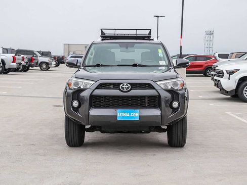Used 2018 Toyota 4Runner SR5 Premium AWD/4WD image 2