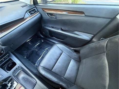 Used 2014 Lexus ES 350 w/ Luxury Package FWD image 12