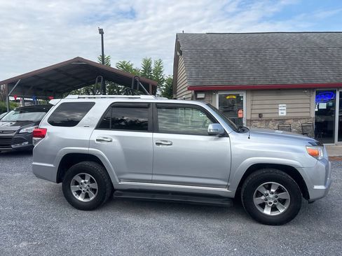 Used 2010 Toyota 4Runner SR5 AWD/4WD image 7