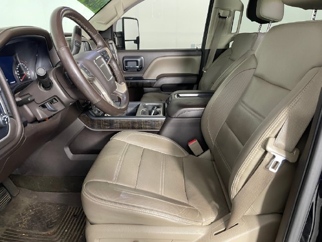Used 2015 GMC Sierra 2500 Denali w/ Duramax Plus Package AWD/4WD image 2