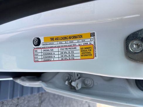 Used 2022 GMC Canyon Denali image 32