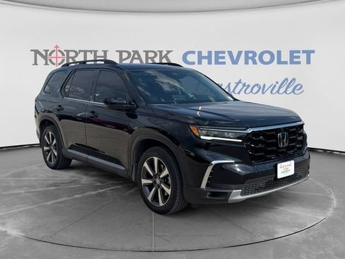Used 2025 Honda Pilot Elite image 1