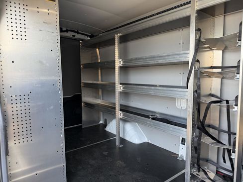 Used 2023 Ford E-Transit Medium Roof image 24