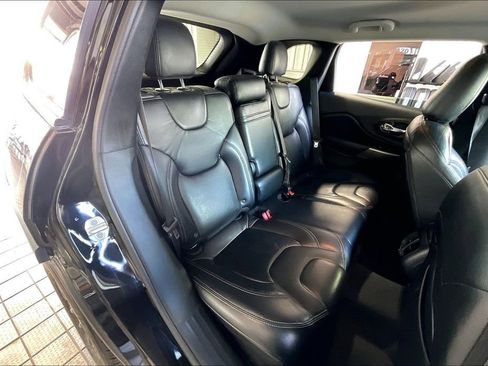 Used 2020 Jeep Cherokee Latitude FWD image 15