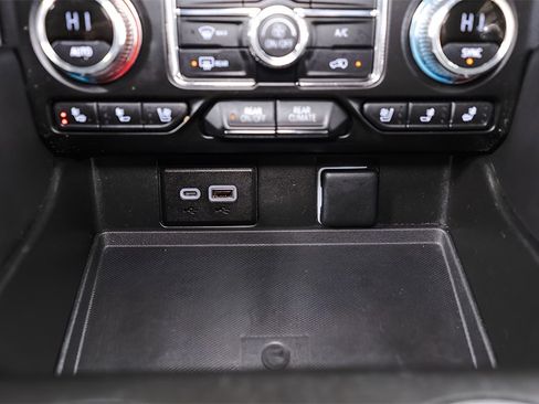 Used 2022 GMC Yukon XL SLT w/ SLT Luxury Package image 18