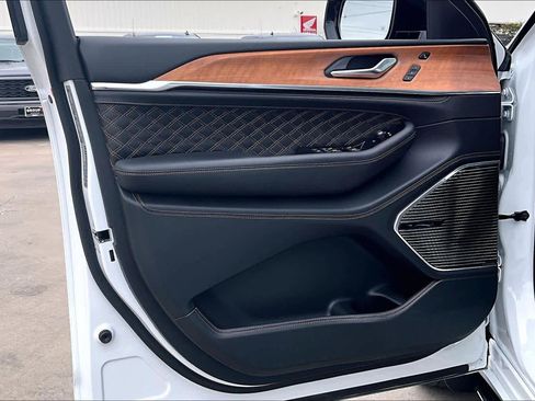 Used 2022 Jeep Grand Cherokee Summit image 21