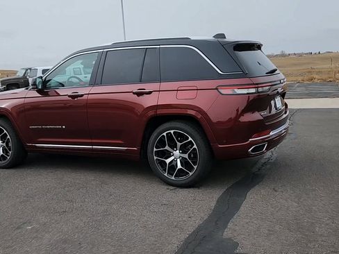 Used 2022 Jeep Grand Cherokee Summit AWD/4WD image 2