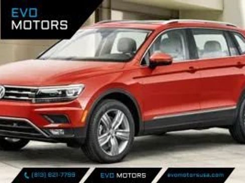 Used 2020 Volkswagen Tiguan SE w/ Panoramic Sunroof Package FWD image 1