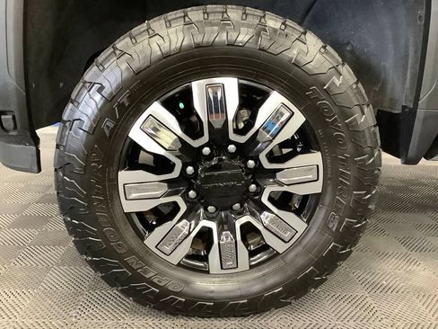 Used 2024 GMC Sierra 2500 Denali w/ Denali Reserve Package AWD/4WD image 3