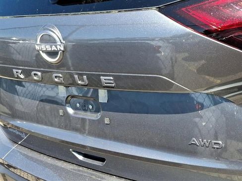 Used 2025 Nissan Rogue S image 8