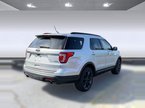 Used 2019 Ford Explorer XLT w/ XLT Sport Appearance Package AWD/4WD image 6