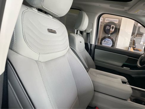 Used 2025 Ford Expedition Max Platinum w/ Platinum Ultimate Package AWD/4WD image 43