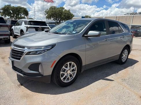 Used 2023 Chevrolet Equinox LT FWD image 2