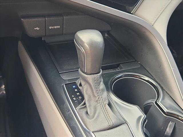 Used 2020 Toyota Camry SE w/ Convenience Package FWD image 12