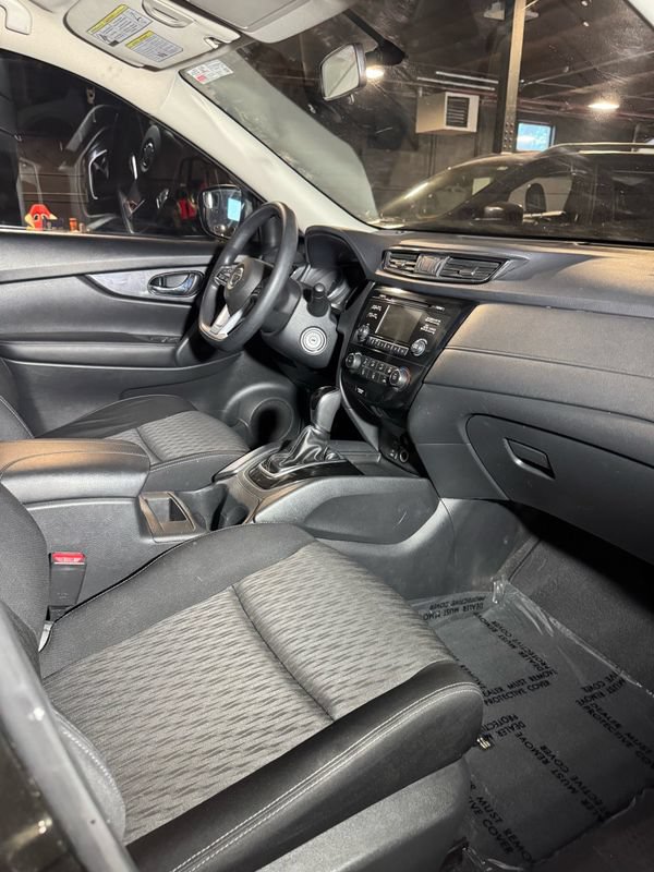 Used 2017 Nissan Rogue S AWD/4WD image 12