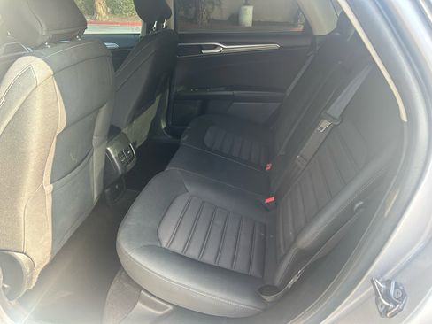 Used 2019 Ford Fusion SE image 10