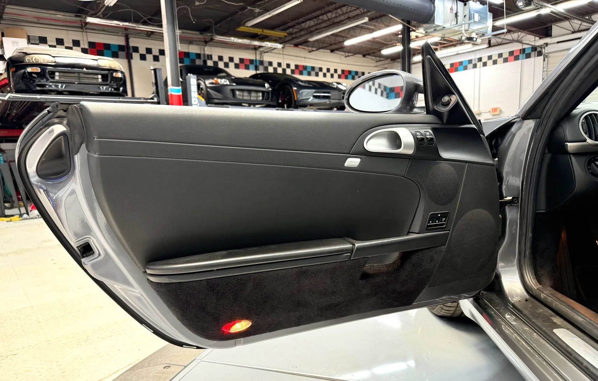 Used 2005 Porsche Boxster RWD image 25