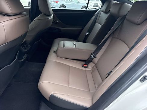 Certified 2024 Lexus ES 300h w/ Premium Package FWD image 23