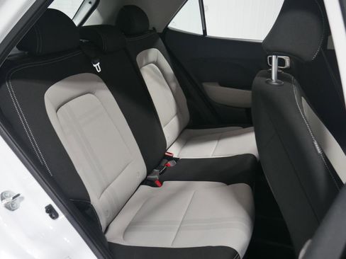 Used 2024 Hyundai Venue SEL image 16