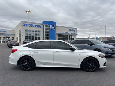 Used 2024 Honda Civic Sport image 2
