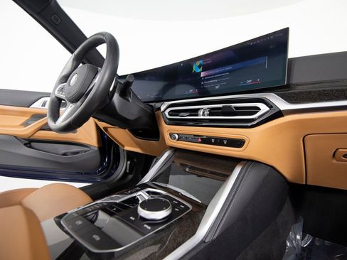 Used 2024 BMW 440i xDrive Convertible w/ Premium Package image 31