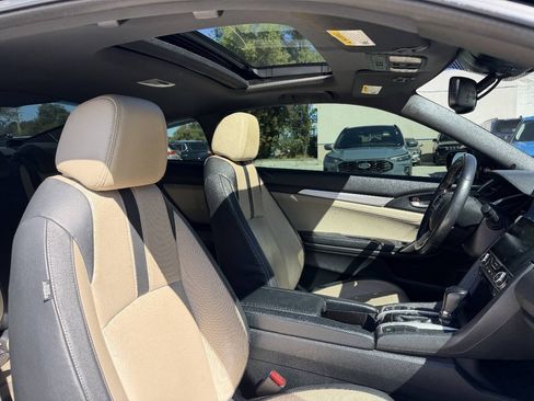 Used 2017 Honda Civic Touring image 8