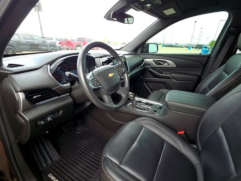 Used 2022 Chevrolet Traverse LT image 11
