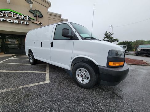 Used 2022 GMC Savana 2500 RWD image 3