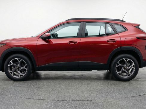 Used 2025 Chevrolet Trax LT image 5