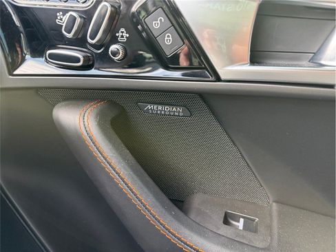 Used 2017 Jaguar F-TYPE R AWD/4WD image 33