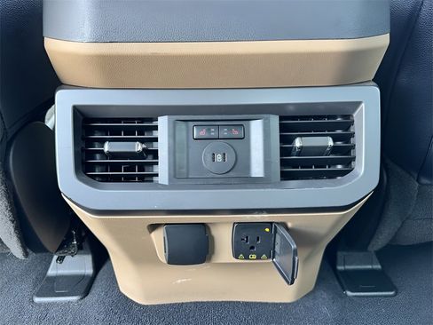 Used 2023 Ford F250 Lariat w/ Chrome Package image 38