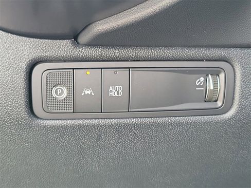 New 2026 Chevrolet Equinox EV LT image 12