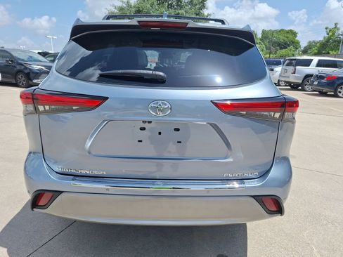 Used 2021 Toyota Highlander Platinum FWD image 5