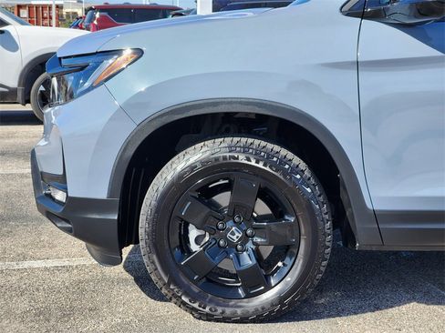 Used 2025 Honda Ridgeline Black Edition image 6