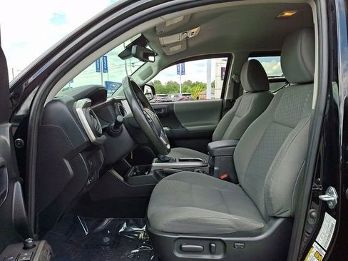 Used 2021 Toyota Tacoma SR5 AWD/4WD image 13
