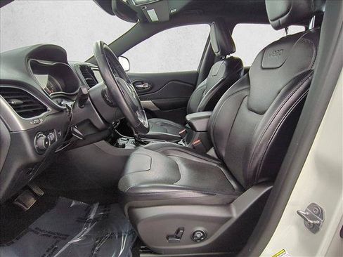 Used 2019 Jeep Cherokee High Altitude AWD/4WD image 18