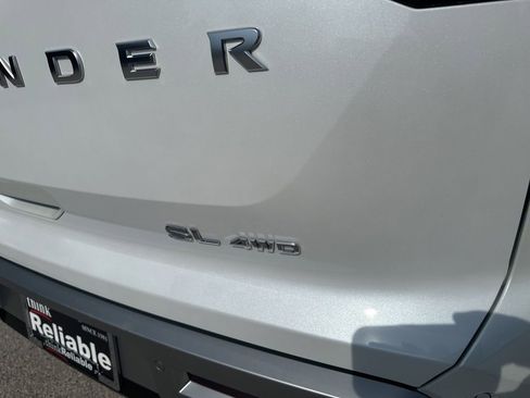Used 2025 Nissan Pathfinder SL AWD/4WD image 34