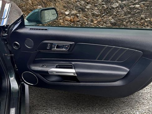 Used 2016 Ford Mustang Premium image 19