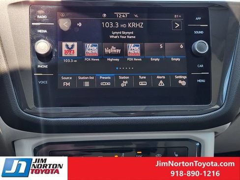 Used 2023 Volkswagen Tiguan SE w/ Panoramic Sunroof Package FWD image 18